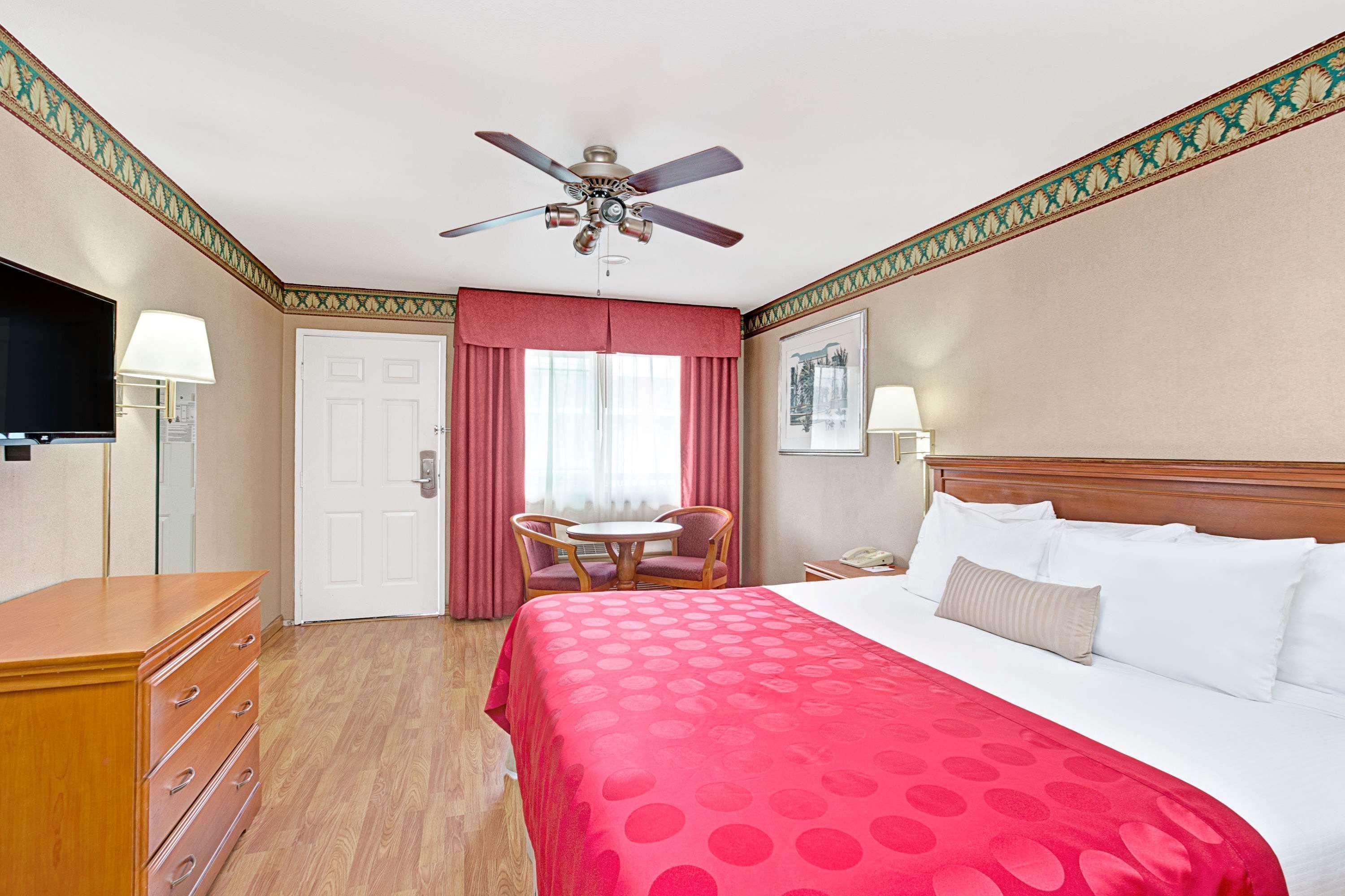 Ramada By Wyndham Redondo Hotel