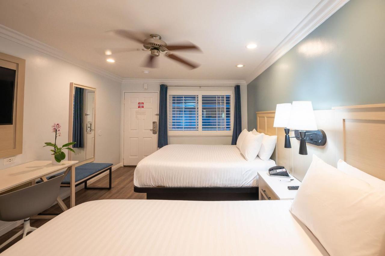 Hotel Ramada By Wyndham Redondo 2*
