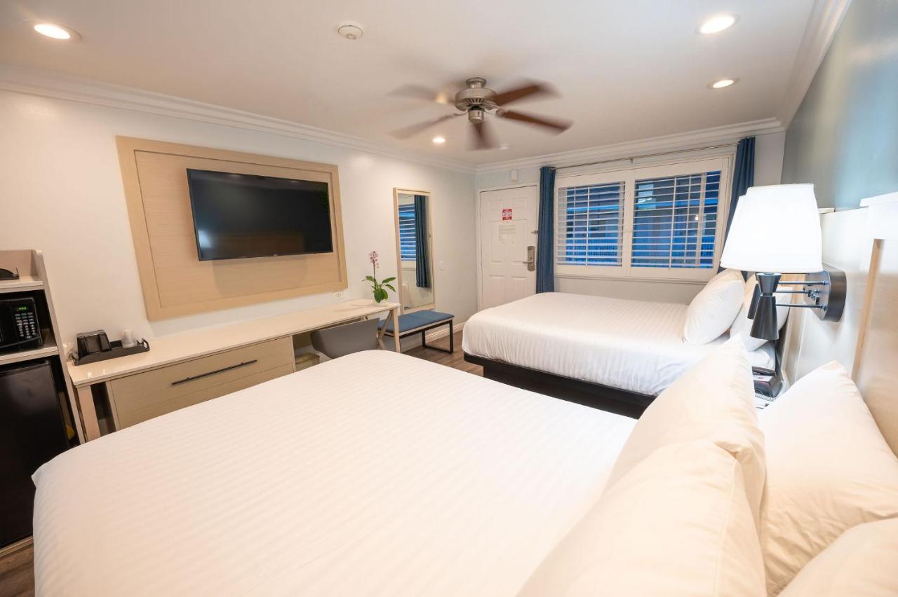 Ramada By Wyndham Redondo Hotel 2*