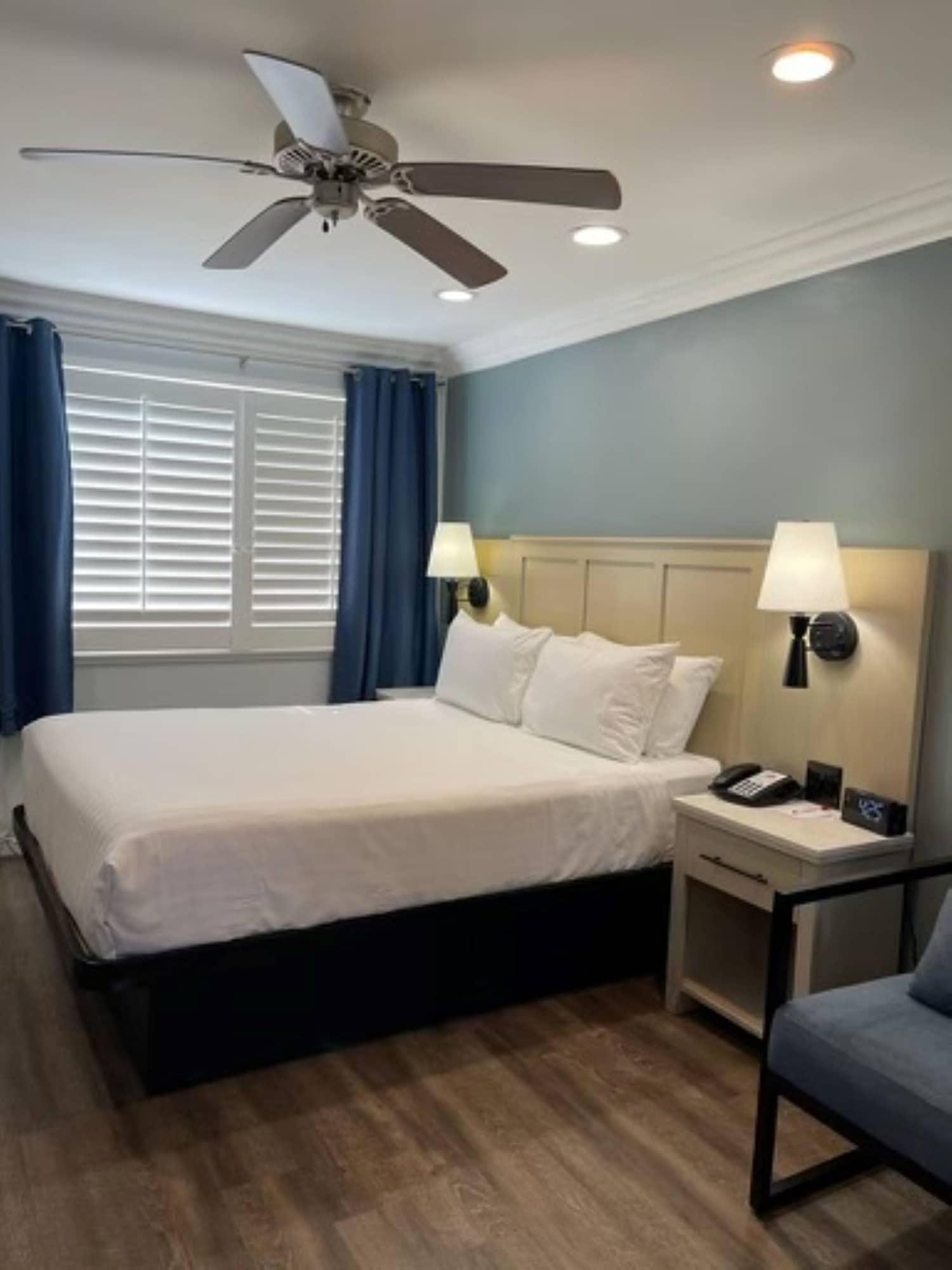 Ramada By Wyndham Redondo Hotel