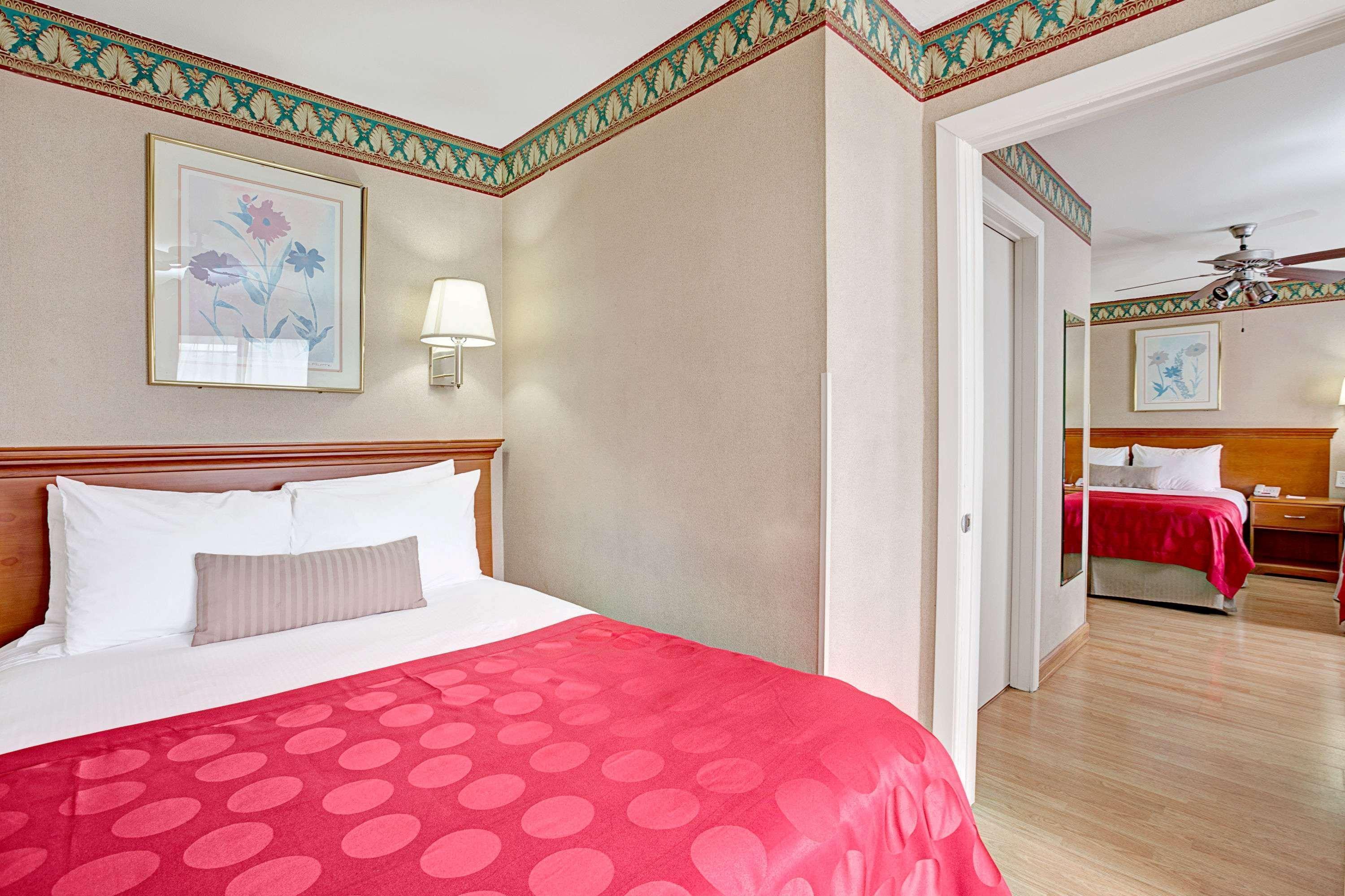 Hotel Ramada By Wyndham Redondo 2*