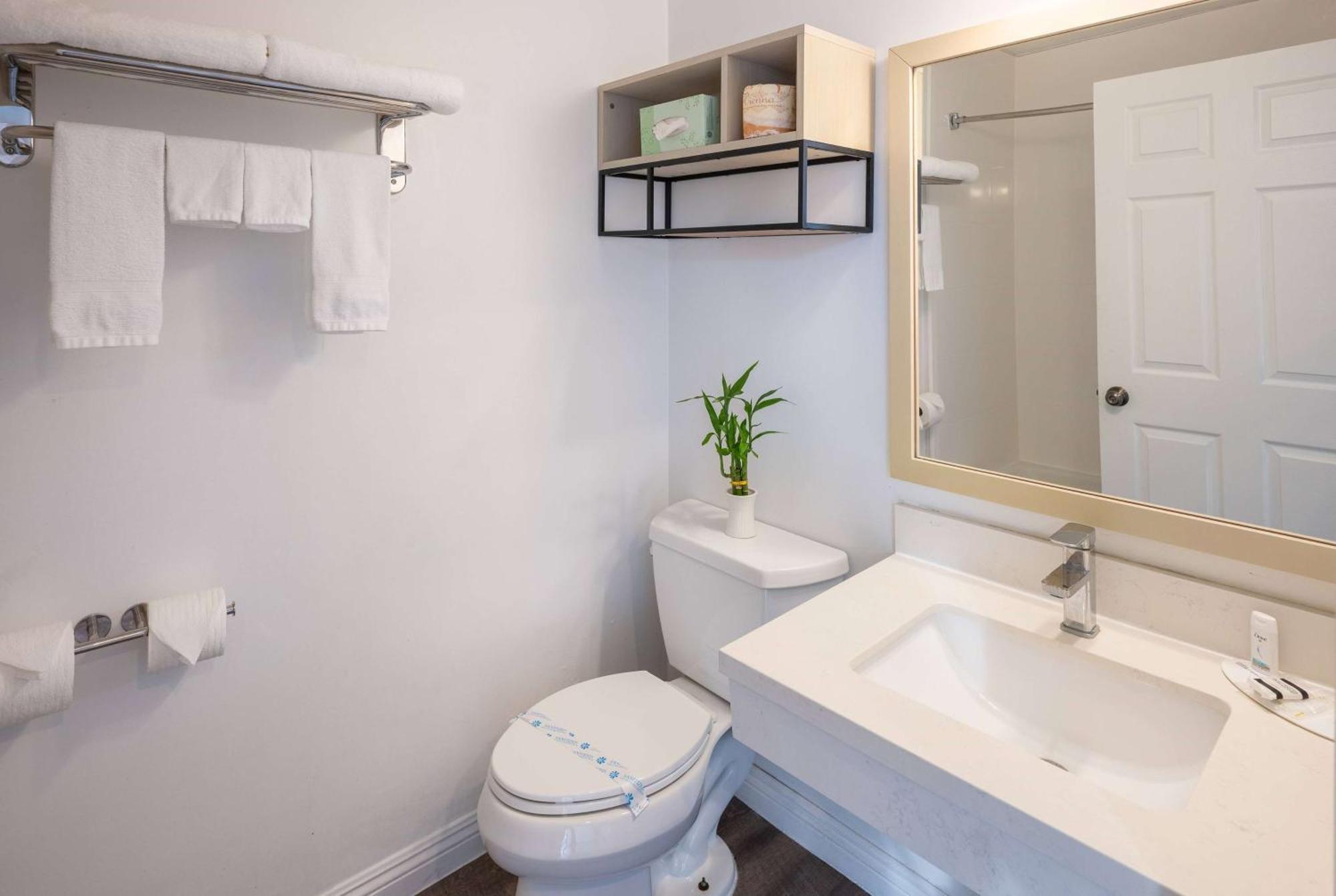 Ramada By Wyndham Redondo Hotel