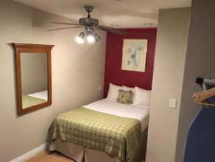 Ramada By Wyndham Redondo Hotel