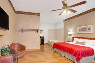 Ramada By Wyndham Redondo Hotel 2*
