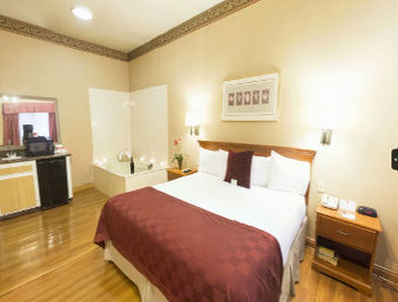 Hotel Ramada By Wyndham Redondo 2*